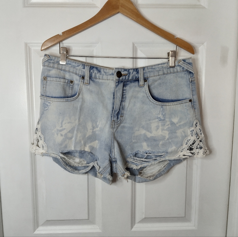 Free People Lace Distressed Denim Shorts Size 30 - Picture 3 of 12